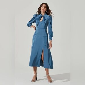 ASTR The Label Twist Mock Neck Midi Dress in blue New With Tags Size: Small